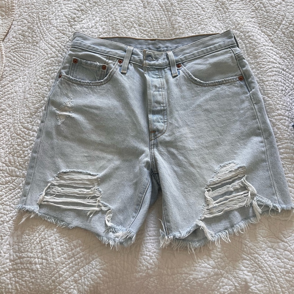 LEVI cut off Jean shorts